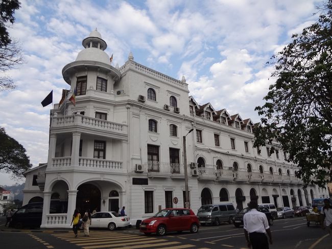 クイーンズホテルに別れを告げて、今日はヌワラエリアへ。<br />紅茶を飲むぞー！！