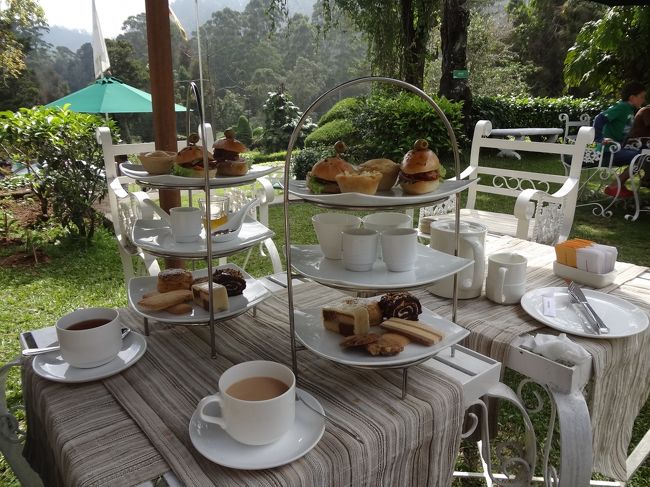 本格的にハイティーを楽しむために、近くのセントアンドリュースホテルへ。<br />なかなかおいしい。ロンドンや香港、シンガポールのハイティーともまた違う。