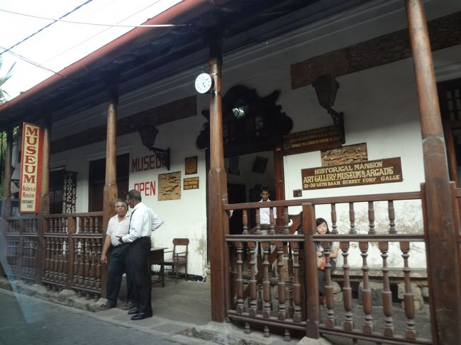 城壁内の細い道沿いに、イスラム教徒が営む博物館が。<br />面白い、歴史的遺物がいっぱい！！