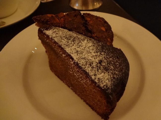 夕方から、ゴールのアマンガラホテルでケーキセット。<br />ココナッツのケーキとジンジャーケーキ。どちらも素朴でとってもおいしい！<br />日本に帰ったら作りたいよう。（といってまだ作っていない・・・）