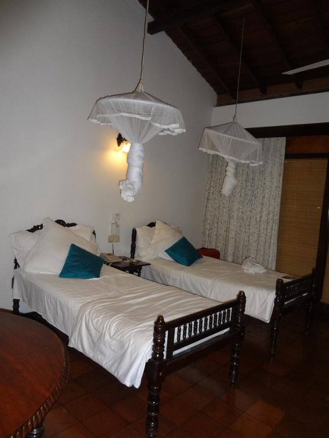 私たちが泊ったのは、旧市街対岸のローゼンパークホテル。<br />古いけどレトロでおしゃれ。