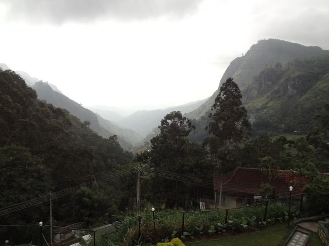 パンダウェラの山から今日は、ゴールまで。インド洋までドライブです。