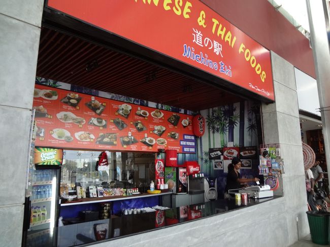 今日はゴールからコロンボへ。<br />ドライブインみたいなところへ寄ってお土産を物色。