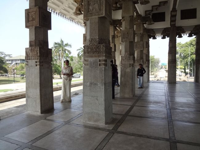 ここで、テレビ局の撮影中。ブライダル関係みたい。モデルさんは背が高い！