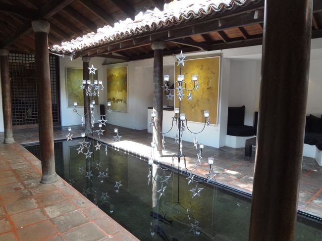 お昼はバワ建築のレストランへ。本当におしゃれ。来る価値ありです。日本人はたくさんいました。素敵なイタリアン。