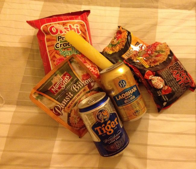 ビール2本 インスタント麺類3袋 アイス1  スナック菓子1 合計 33パタカ(400円程度)<br /><br />