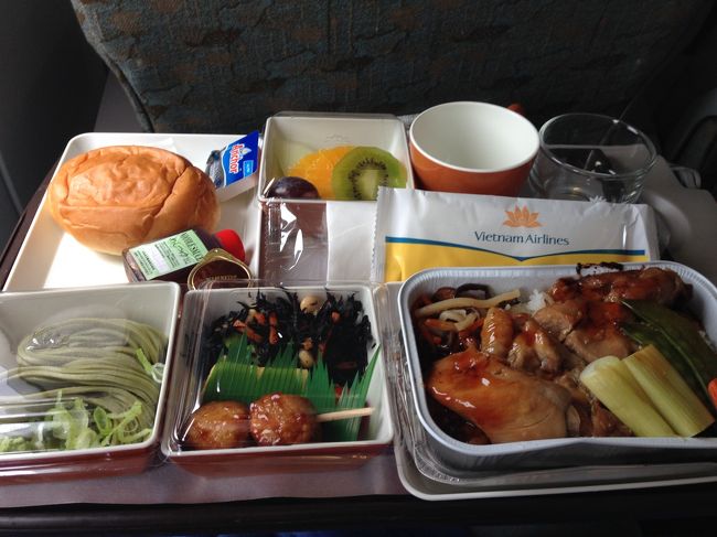 機内食。<br />ベトナム航空は機内免税品の販売はありません。