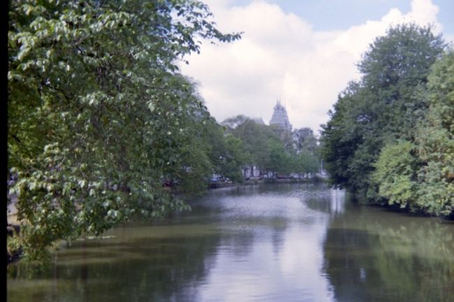 ノルウェーにやってきました。<br /><br />これは・・・・ノルウェーの森・・・オスロマルカ (オスロ郊外の森) です。