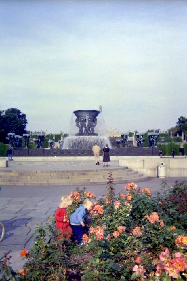 噴水<br /><br />バラもきれいに咲いていました。<br />