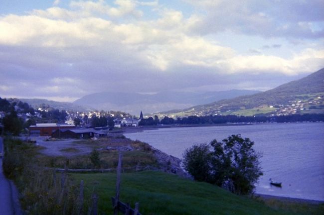 VossのYHから、ベルゲンに向かいます。<br /><br />VOSSのYHに泊まっていた方とご一緒。