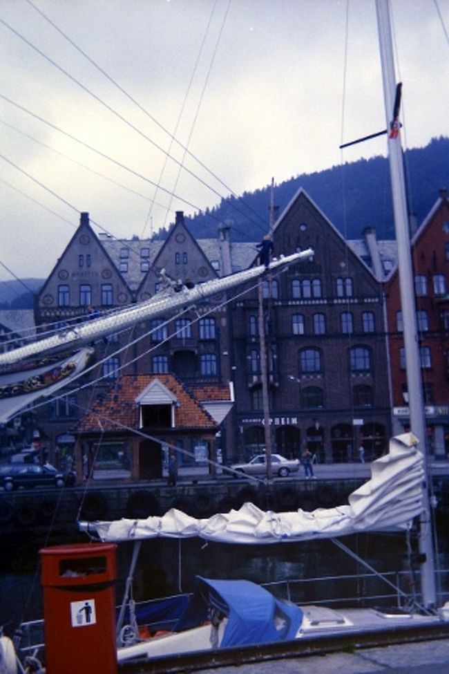 ブリッゲンの街並み<br /><br />1991年にはもちろん知る由もありませんが、ベルゲンはディズニー映画「アナと雪の女王」で、アレンデル王国のモデルになったそうです。