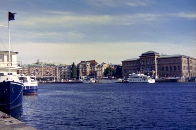 右に見えるのがストックホルム国立美術館