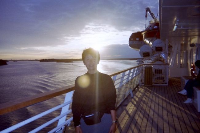 夜、シリアラインにのって、フィンランドのヘルシンキを目指します。<br /><br />12階建の豪華客船なんですけど、ユーレイルパスが使えました。<br />これは　うれしかった。<br /><br />船の中には、カジノ、免税店、レストランがあります。<br />1991年時点では夜行でも、無料で乗れましたが、今は昼は無料、夜は4000円ほどかかるそうです。