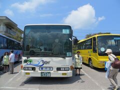 オプショナルツアーのバスと
とても博識だったガイドさん