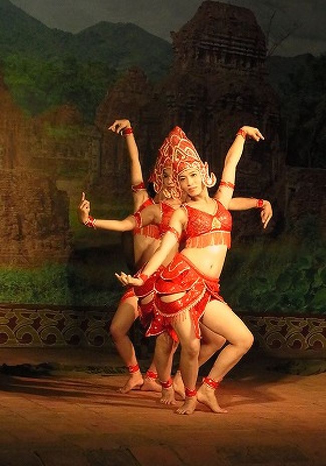 物語を踊りの中に感じます。<br />美人ですねー。