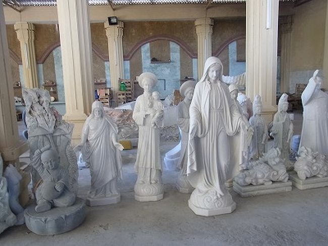 チャンパ人はイスラム教徒？<br />豚肉食べないそう。