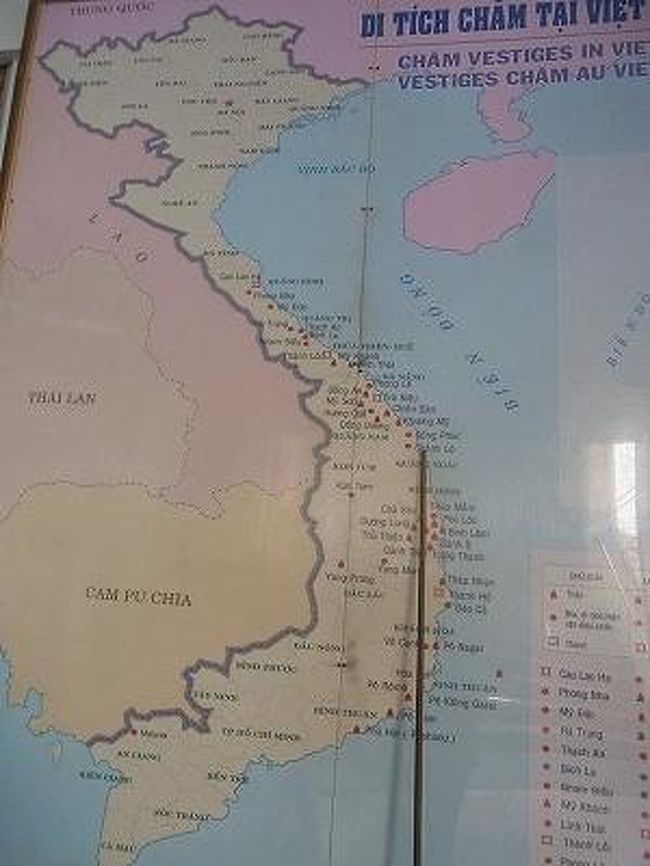 ベトナムは「多民族国家」として知られている。<br />「キン族」人口の85％<br />　残りの15%は、何と53もの少数民族<br />　言語も違うそうだ。<br />少数民族の人々は、山岳や高原地帯に住み、独自の文化・言語を形成している。<br />他のベトナム人と全く関わりがないというわけではなく、生活する上で協力し<br />あっている。<br />チャム族も少数民族　