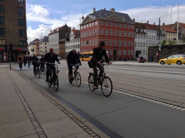 それではと、隣の島のクリスチャン・ハウンに向かう。<br />いや〜、自転車が多い。<br /><br />