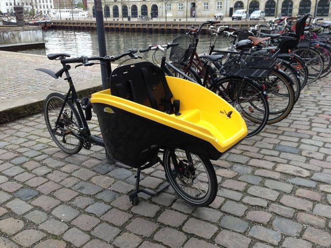 こんなカッコいい子供用座席のある自転車も。<br />子供は楽しいだろうなぁ。