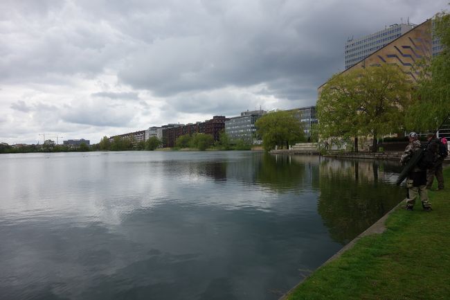 都市の中心部にこんな大きな池。<br />昔は湿地帯だったのだろうか。<br /><br />ホテルに戻り、荷物を持って空港へ。<br />空港内の買い物に時間がかかり、滑り込みセーフで搭乗。<br />無事、日本へ帰国。<br />