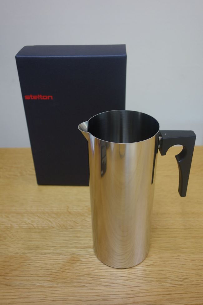 水差し。<br />ヤコブセンのデザイン。<br />イルムス・ボーリフスで購入。<br />【デンマーク】<br /><br />