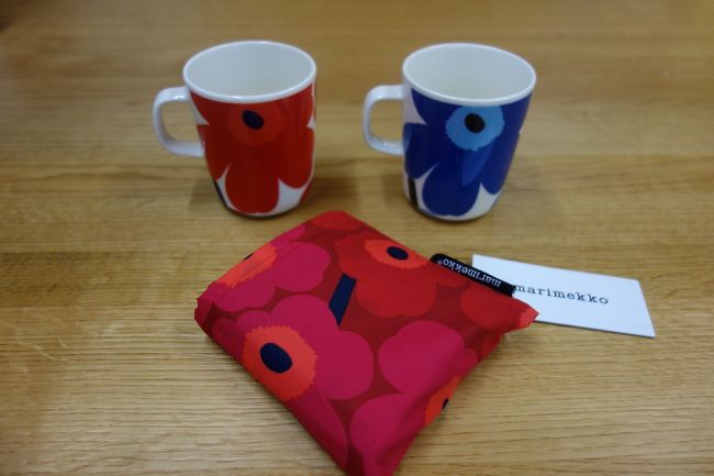 カップと買物バック。<br />マリメッコ製。<br />【フィンランド】