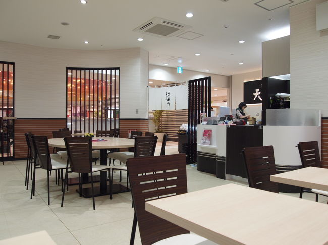 お昼ご飯を食べずに歩いていたので新しくなった駅ビル内にて天極堂さんに入りました。