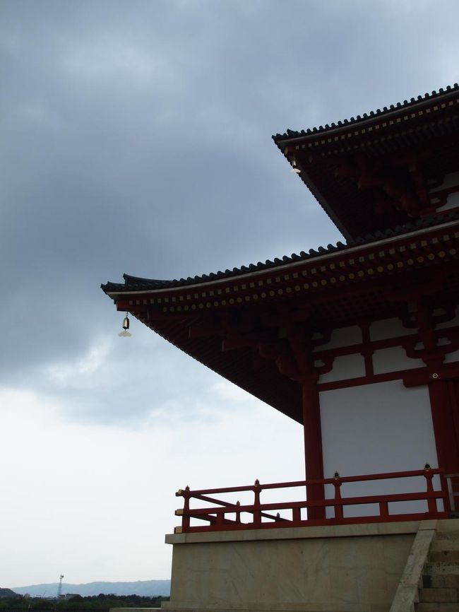 平城宮跡、史料館までは行く気力が残ってません。これにて退散。<br />しかし見てよかった。この場所が長くこの地に残ることができ、復原という形で蘇させられることができたのは素晴らしいことです。