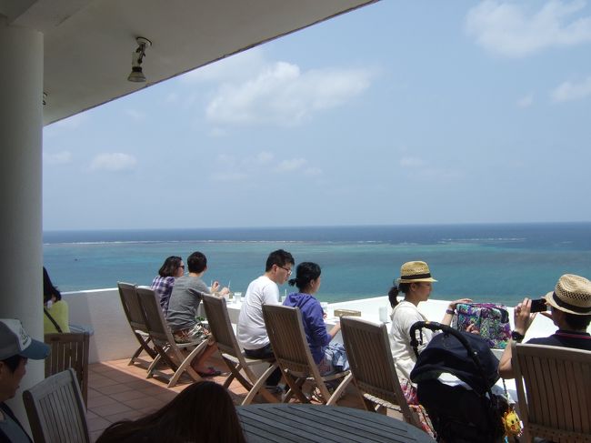 外の席だとかなり待ちそうだし、寒かったので室内の席を希望。<br />１０分くらいで座れてラッキー。<br /><br />店員さんが２名なので注文しても全くお料理が来ません〜。<br />時間がない人には不向きです。