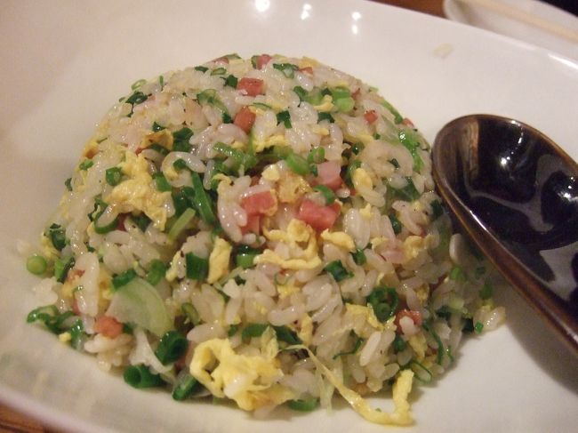 思わず美味しくておかわりしちゃった島チャーハン。<br />胡椒がきいて好み！