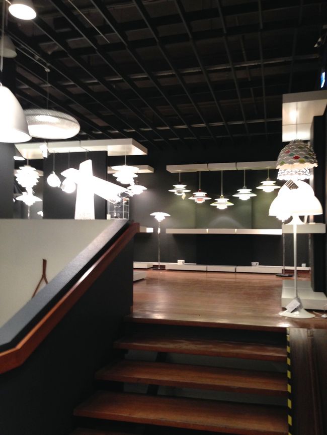 北欧の家具は憧れそのもの。<br />ルイス・ポールセンの照明やフリッツ・ハンセンや椅子を20年以上前に購入。<br />その新鮮さは今でも失われていない。<br />デンマーク生まれのそれらをここで見るとは、なんだか感慨深い。<br />