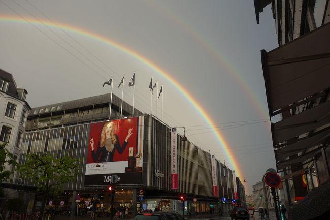 あれ、よく見ると2重だ。<br />これがダブルレインボーか。<br />生まれて初めて見た。