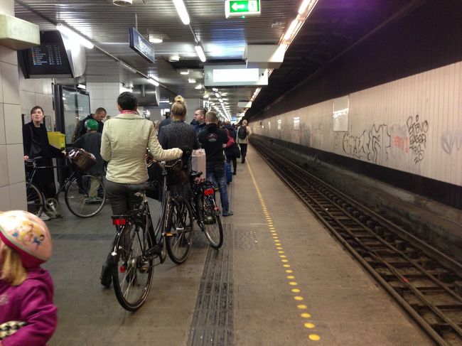 ホームには、こんなにも自転車が。