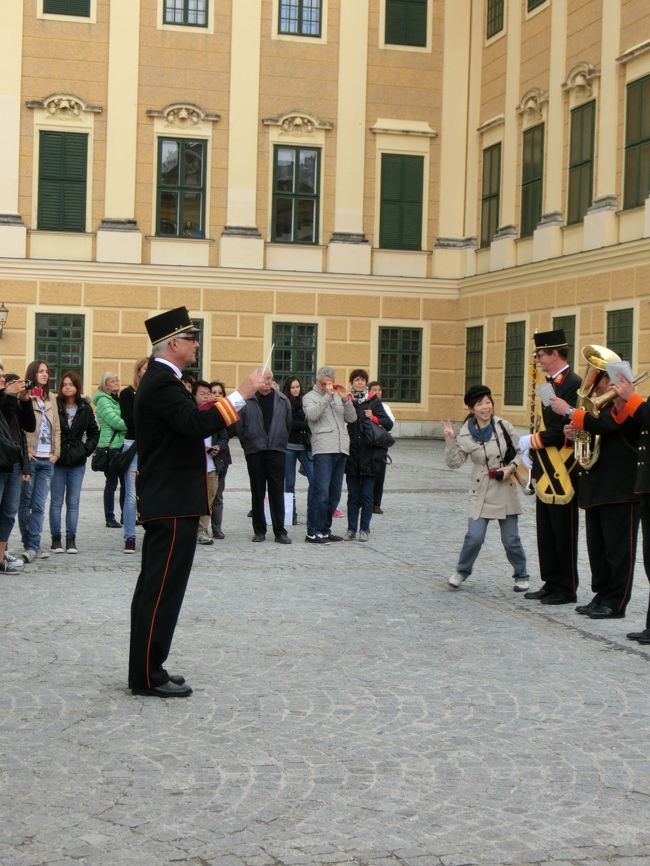 指揮者も威厳のある感じですよ！