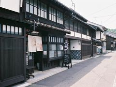 こちらも町屋をリニューアルオープンしたカフェでしょうか？…、

「三丁町ぼんくら」と暖簾が掛かっています～、築１２０年余りだそうですが、ちょっと綺麗過ぎて浮いているような印象を受けますね？…。
