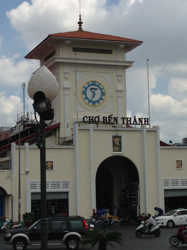 二日目。<br />ベンタイン市場へ。<br />コーヒー豆を買おうとしたが、<br />買わず。