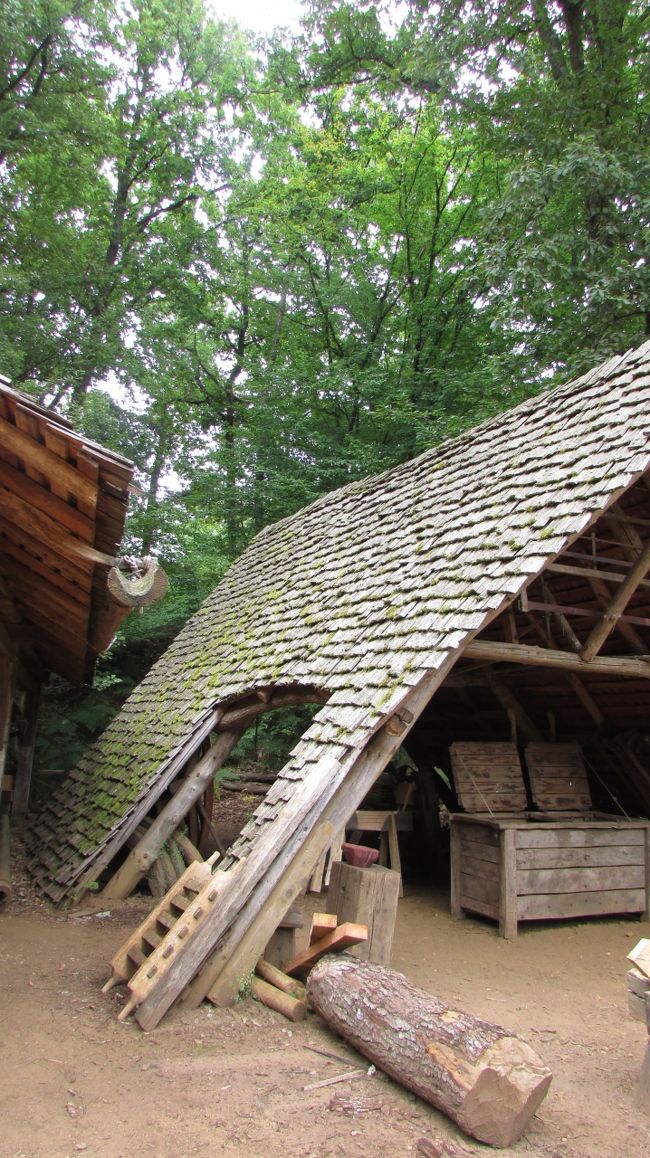 ブルゴーニュの森にて中世の方法で中世の城を建築中 ゲドロン城 オーセール フランス の旅行記 ブログ By コクリコさん フォートラベル ブルゴーニュの森にて中世の方法で中世の城を建築中 ゲドロン城 オーセール フランス の旅行記 ブログ By コクリコさん フォートラベル