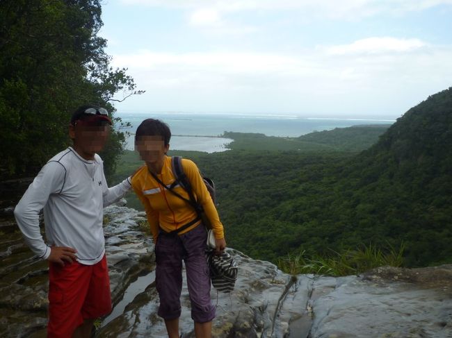 汗をかいているので水場が気持ちいい。<br /><br />でもこの後ろは滝つぼなので覘くと冷や汗も。