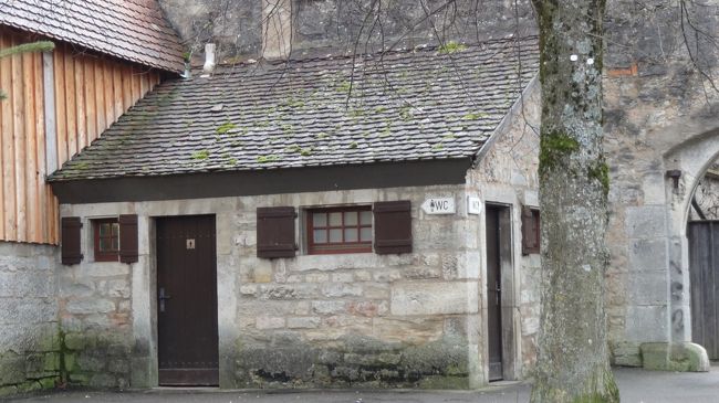 レーダー門をくぐると左手に無料のトイレがありました。