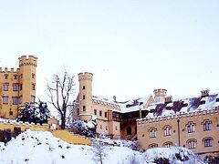 ここにはルートヴィヒ2世という中世ドイツの王様に関係する2つのお城があることで有名。1つはホーエンシュバンガウ城。ルートヴィヒ2世が幼少時代を過ごしたお城です。