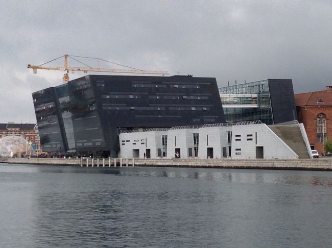 王立図書館。<br />通称、ブラックダイヤモンド。<br />設計は建築家集団、シュミット・ハマー・ラッセン。