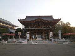 成田山新勝寺に到着しました。