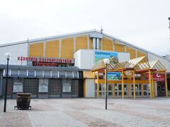市立ホール（Stadthalle Klagenfurt）とヴィクトリンカー・リング（Viktringer Ring）
