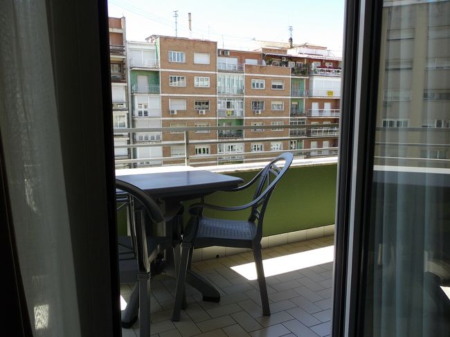 ホテルにチェックインして<br />部屋のバルコニーからもシエラ・ネバタ山脈が美しい