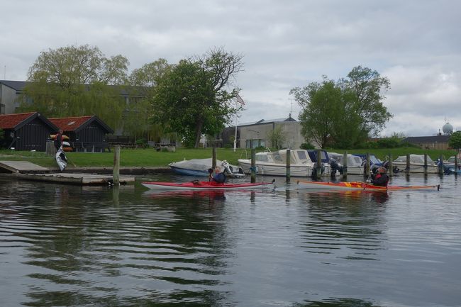 運河でカヤック。<br />優雅な暮らし方だ。<br />
