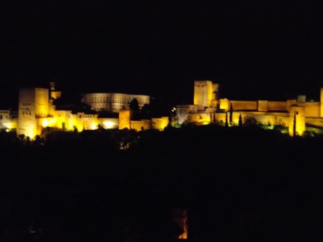 帰りにサン・ニコラス展望台でアルハンブラ宮殿の夜景鑑賞