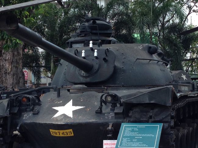 三日目は戦争博物館へ。<br />各国の旅行者がたくさんおります。