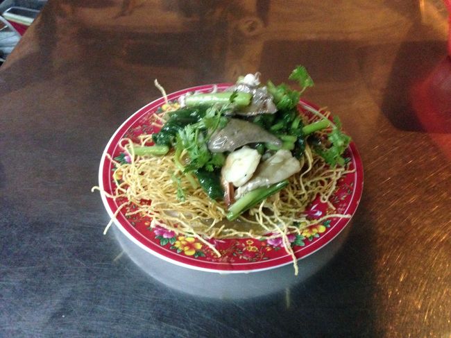 ぱりぱりの揚げ焼きそば。<br />うまい。