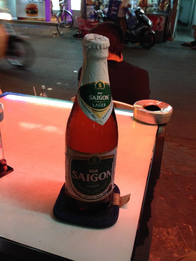 ベトナムはビールが安い。<br />一本１２０００ドン。<br />約６０円。