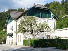 ブレッド湖（Bled Jezero）駅とコロドヴォスカ通り（Kolodvorska cesta）